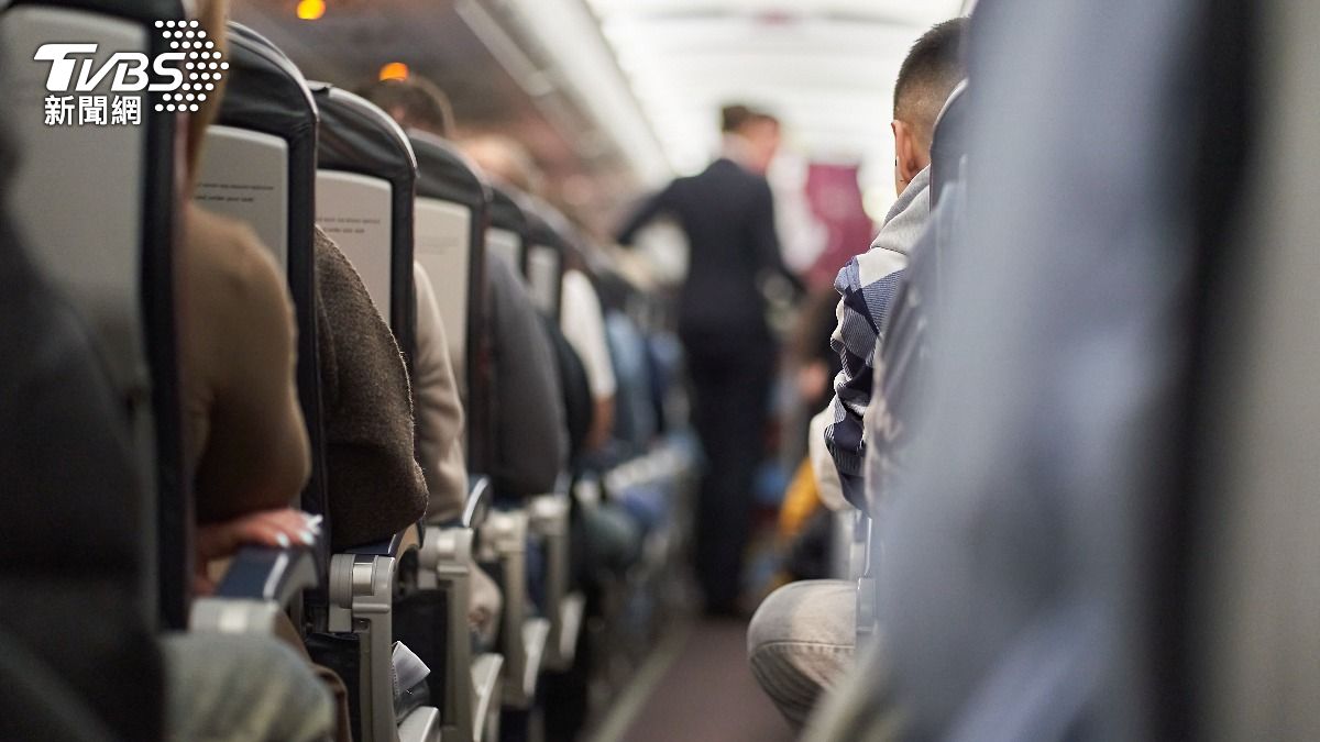 搭機遇露鳥噁男！她被「摸胸脫褲」險遭性侵　脫險後身心崩潰