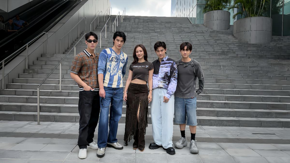 周曉涵辣露蠻腰現身新加坡 張立昂率3男公關指揮現場服務掀高潮