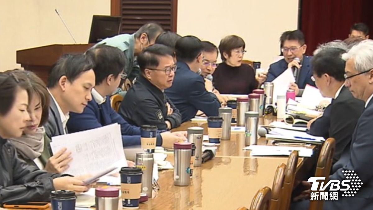 電動車免稅再延5年　藍提加「純電80km油電車」