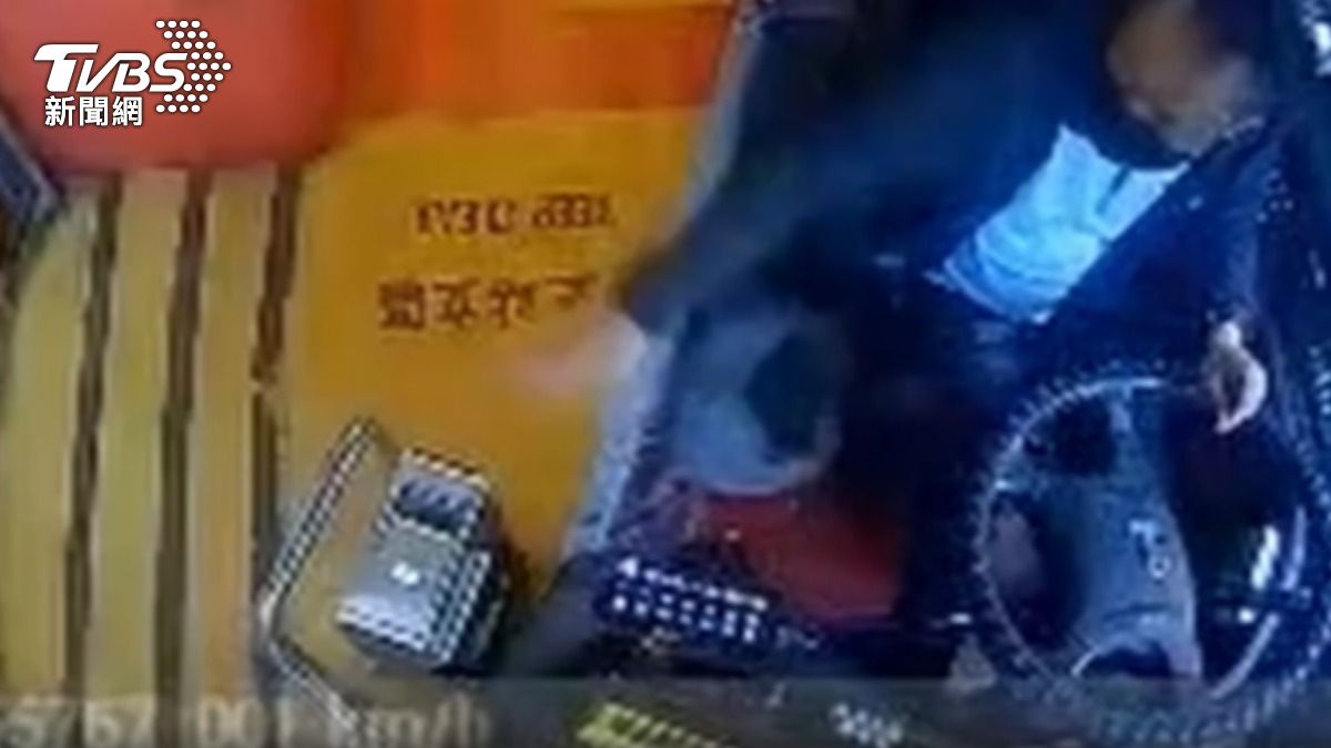 公車司機罵女童「白癡」 家長:小孩不敢搭車