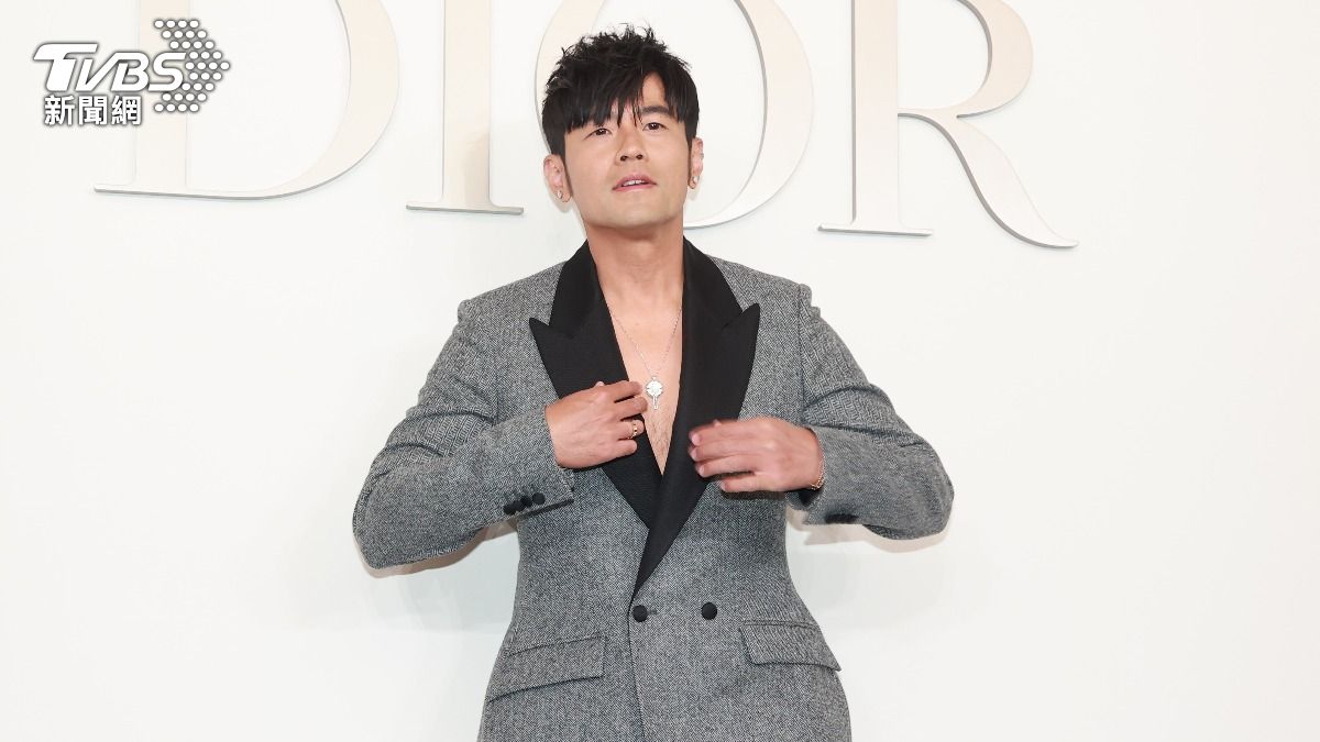 直擊/周杰倫中空裝曬胸肌被看光 親揭專輯、演唱會最新進度