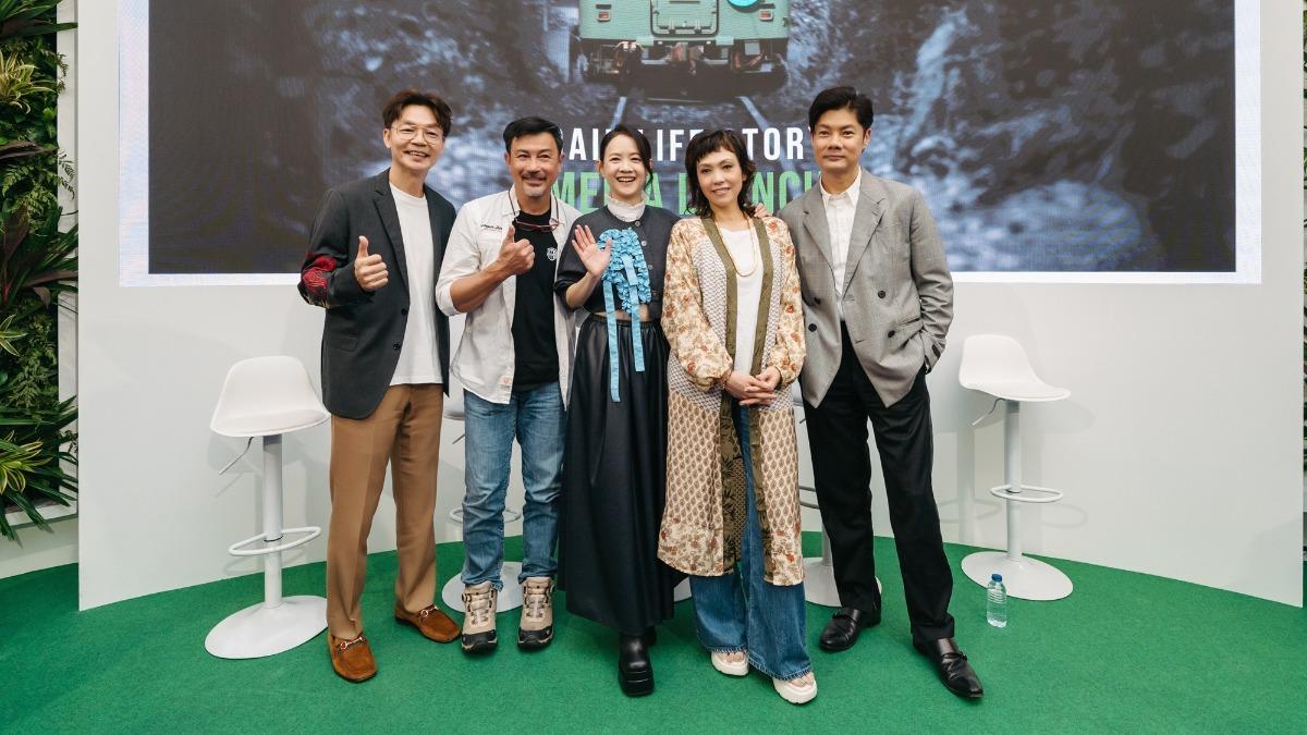 主持人李國煌（左起）、林明倫、曾寶儀、陳潔儀、楊君偉出席記者會。（圖／公共電視提供）