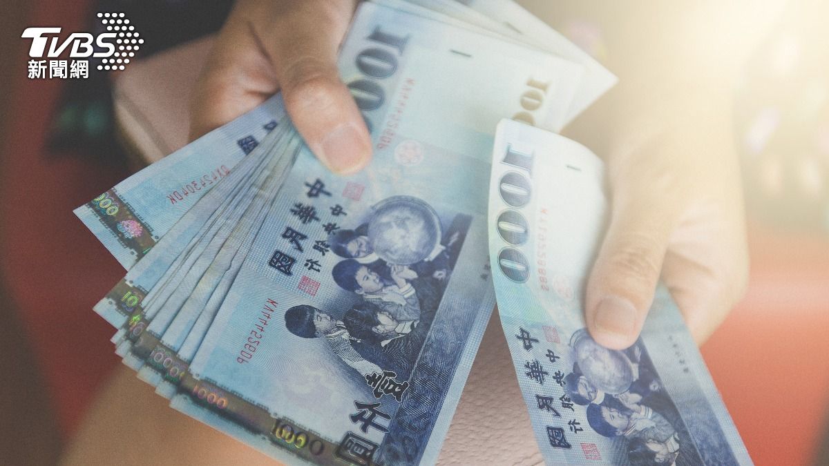 2026財運爆發！12生肖「錢包必選色」：財源、貴人、偏財全到位