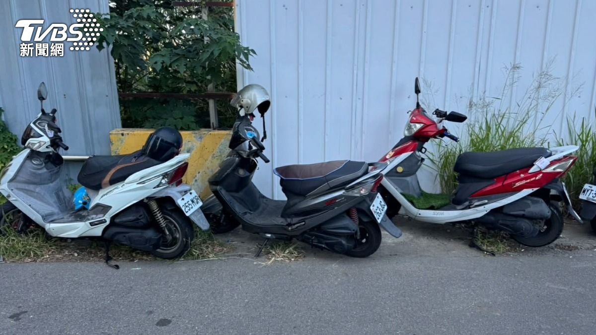 機車族遭控亂停車！竹市新莊火車站旁亂象　警方出動取締開罰
