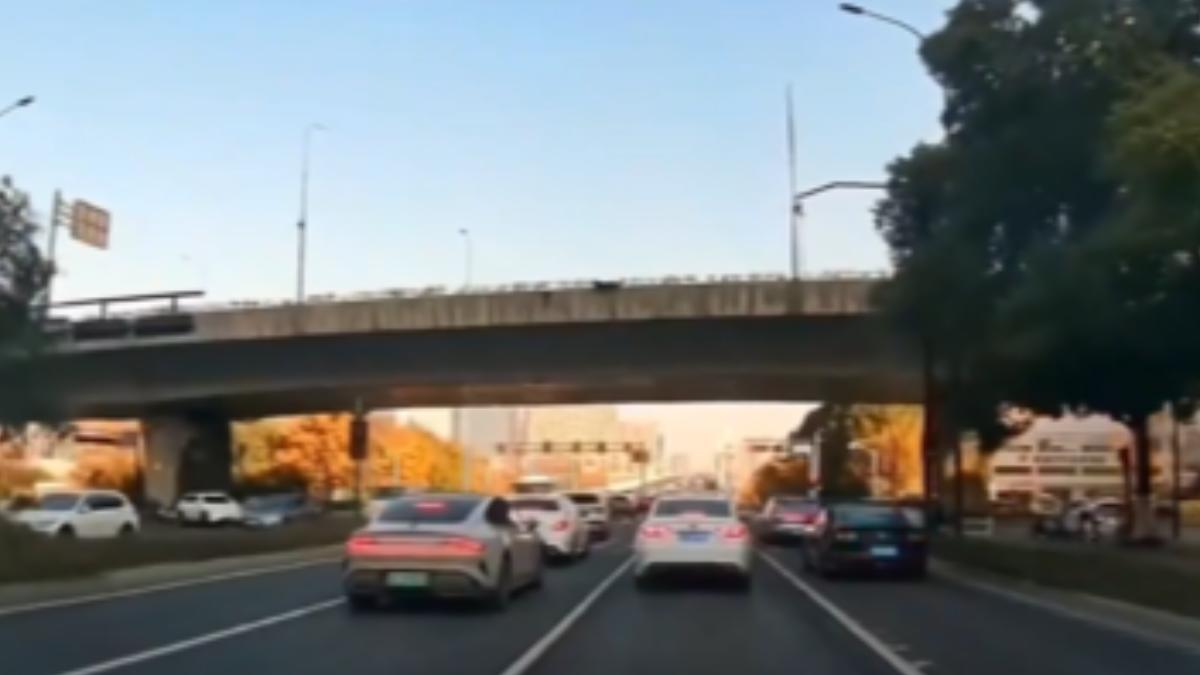 陸母將幼女「拋下交流道」再墜橋!驚悚畫面曝網友鼻酸