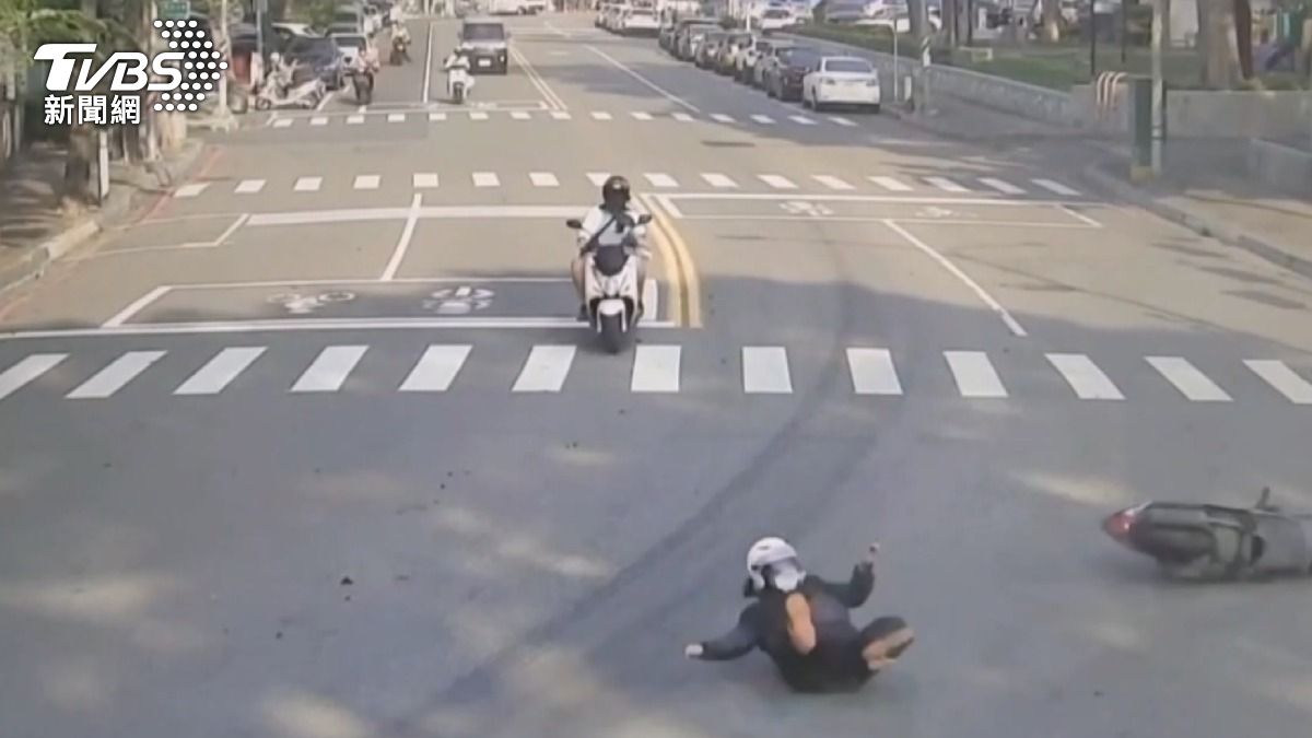 貨車漏油釀4傷！　騎士「打滑噴飛」　駕駛肇逃恐罰2.7萬