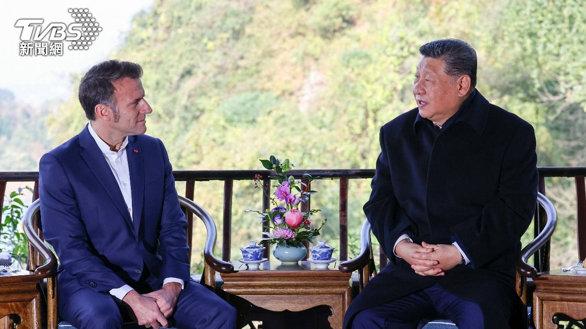 名場面曝光!「習近平陪馬克宏」走訪成都 外媒直呼:罕見待遇