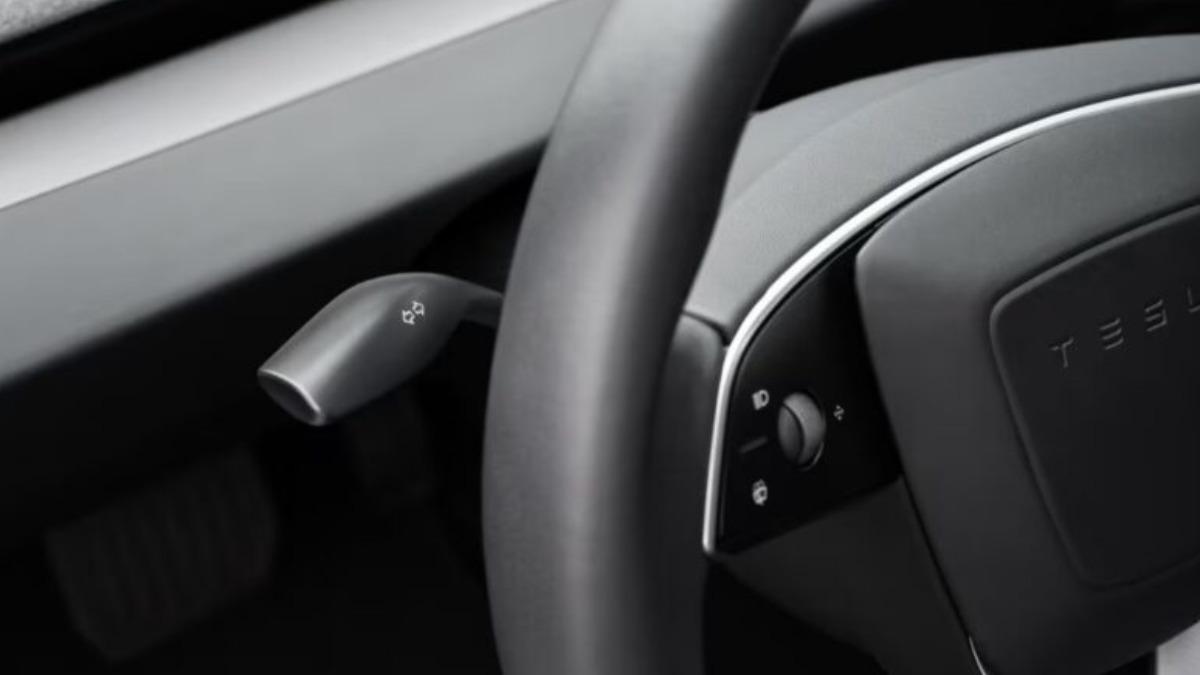 車主敲碗成功！台灣特斯拉推方向燈撥桿改裝服務　1車款適用