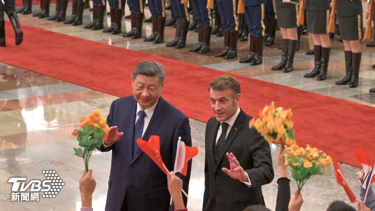 習近平、馬克宏都江堰非正式會晤　路透：習鮮少在離北京後陪訪