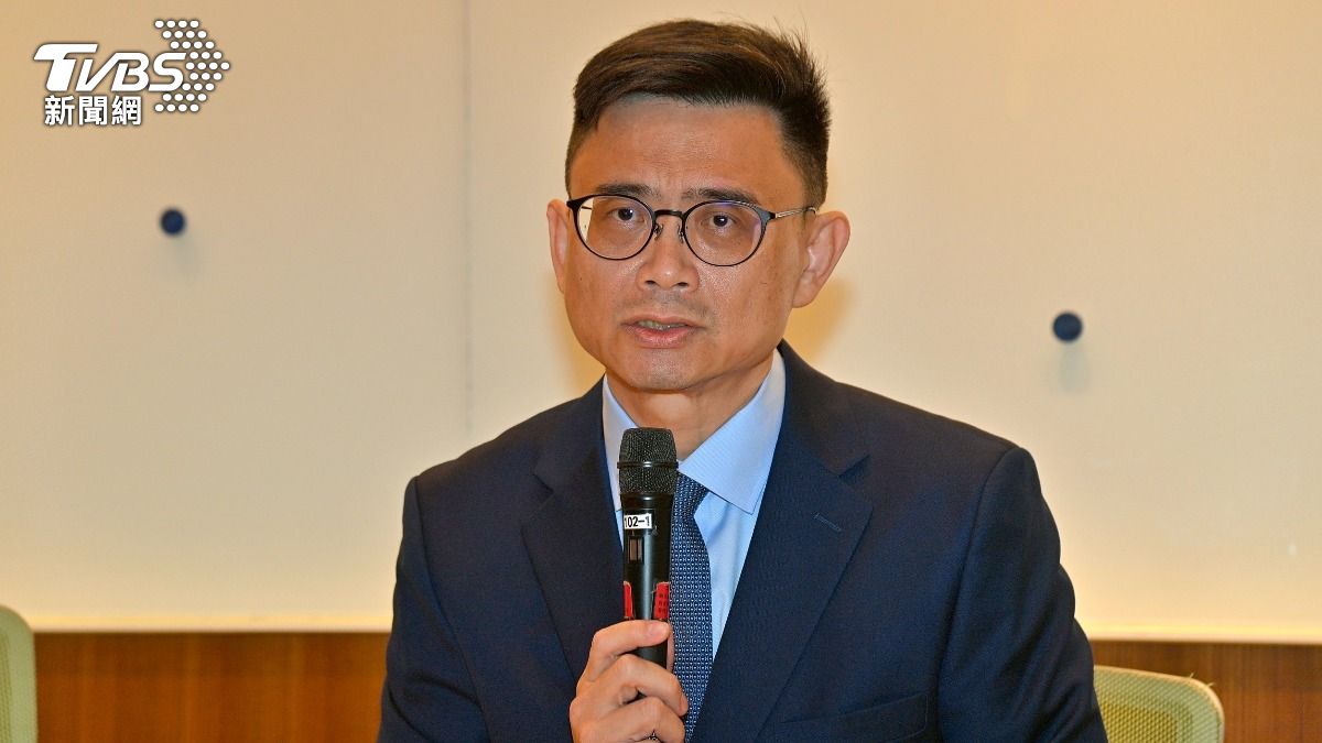 才打親情牌憶父愛！賴瑞隆子女涉霸凌　網灌爆留言：出局了