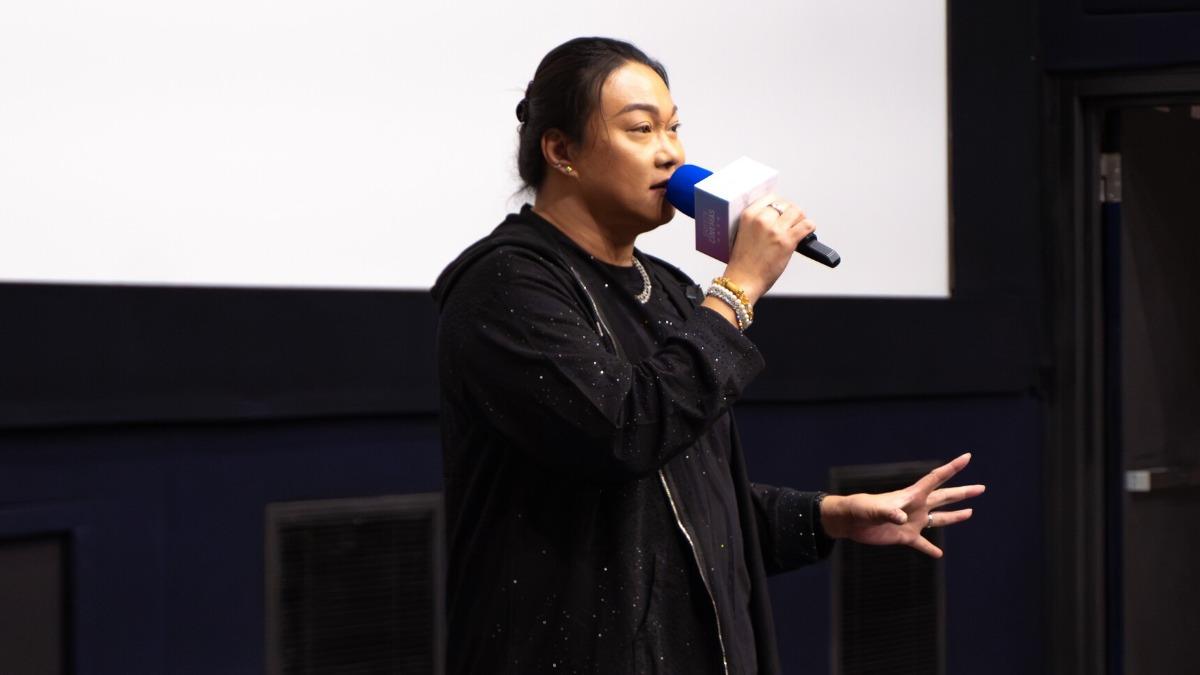 入圍金馬影帝!《好孩子》變裝皇后「本尊」來台 曝照顧失智母經歷