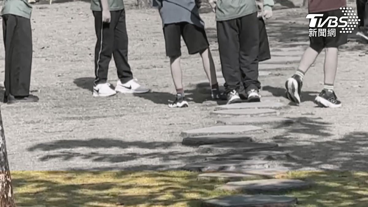 獨／控賴子女早有施暴紀錄　女童母爆：集團孫也挨打