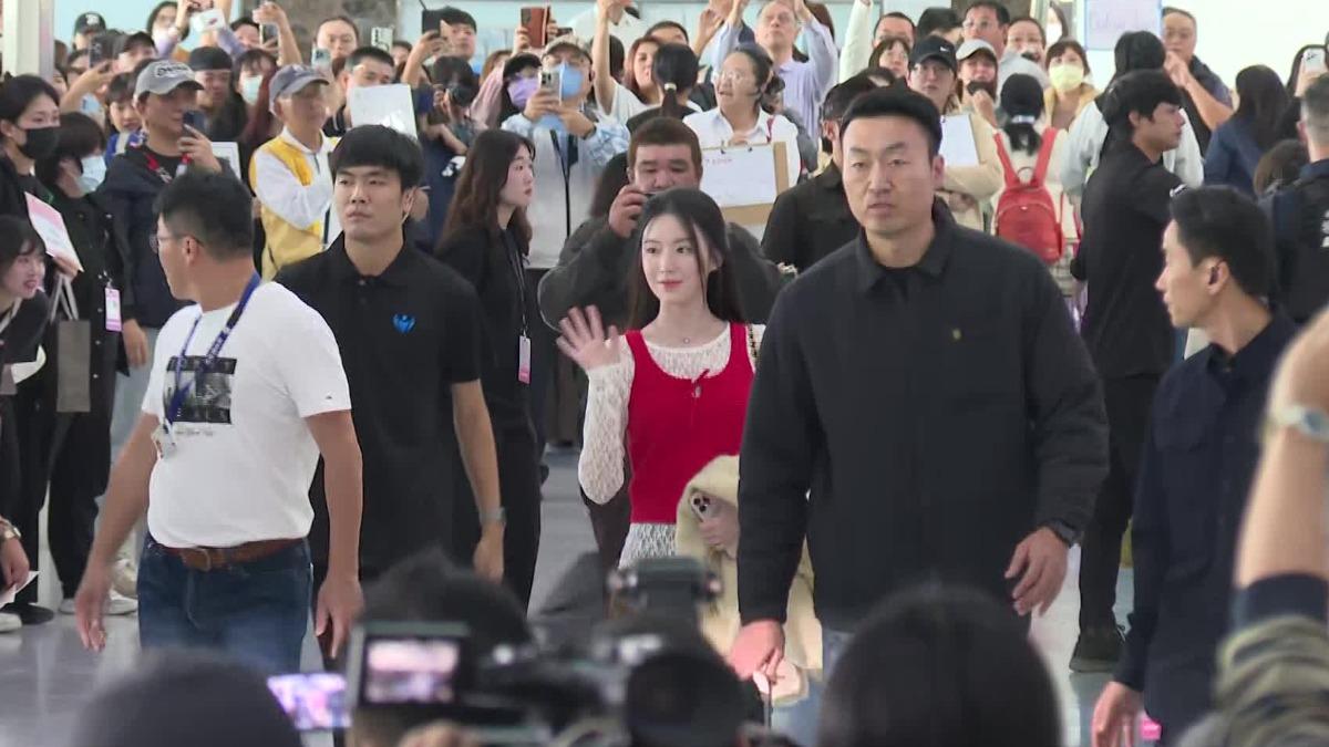 Shuhua, LE SSERAFIM, IVE arrive for Kaohsiung AAA ceremony