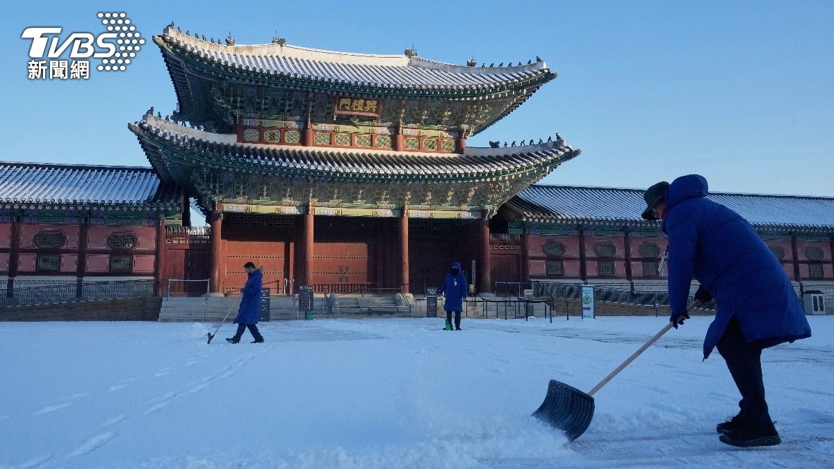 韓首爾迎初雪！暴雪釀交通癱瘓　路面結冰車禍頻傳