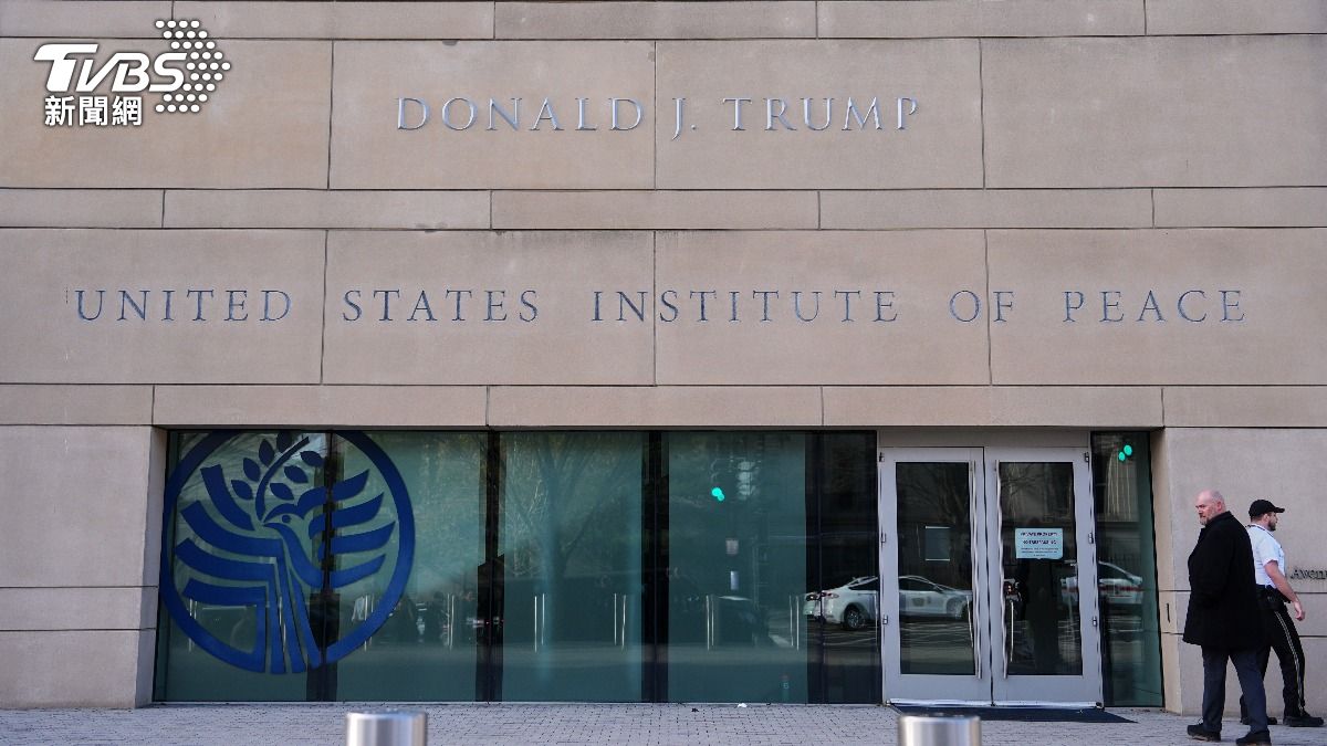 川欲留名？智庫改名「川普和平研究所」 炸船襲倖存者恐犯戰爭罪