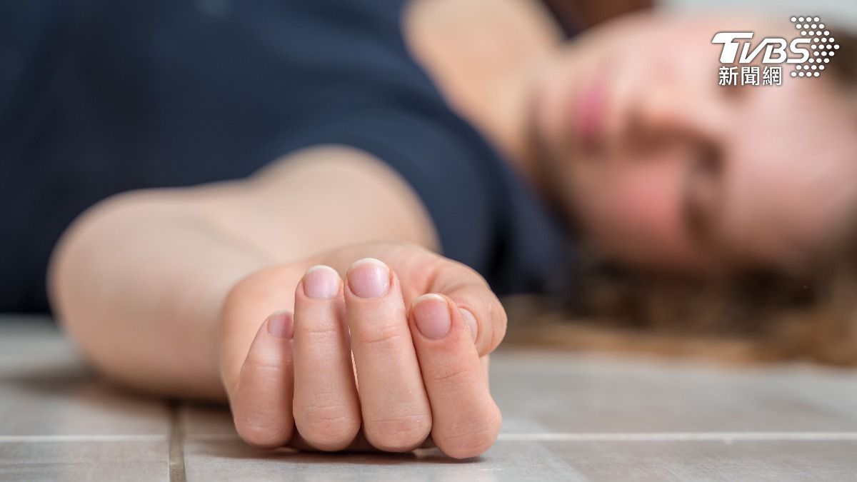 悲劇！女兒猝死「大馬盲母伴腐屍數日」　爬行2天終抵路邊求救