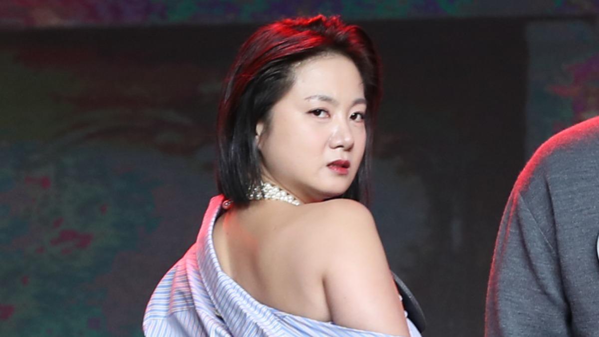 女星遭爆拿酒杯砸人！她反咬前員工勒索+貪走58萬　警方要查了