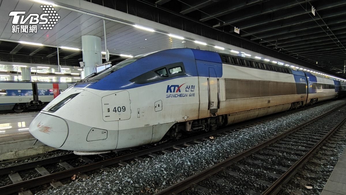 韓高鐵KTX突竄出濃煙！疏散近400名乘客　原因調查中