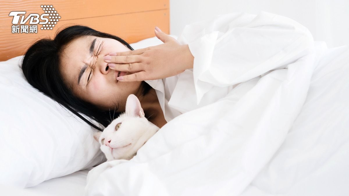 睡覺鼻塞超崩潰！醫解答：「喝咖啡、仰睡」都會影響