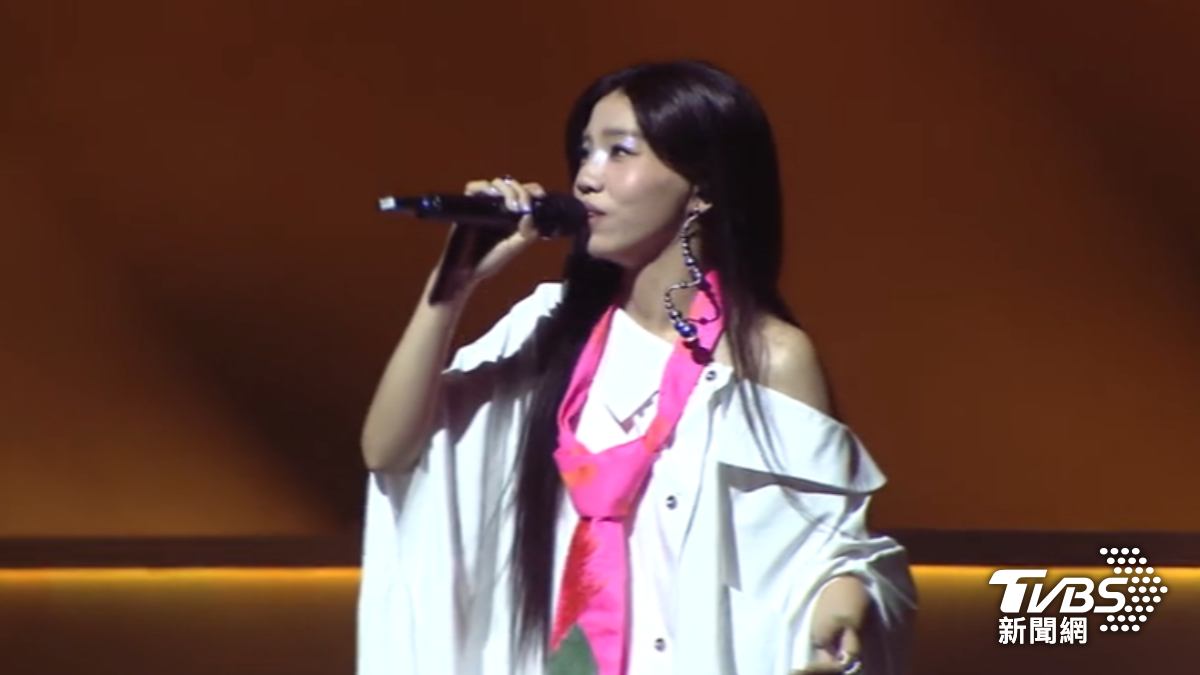 全場陷入黑暗！　洪佩瑜演唱會12分鐘「關燈儀式」震撼歌迷