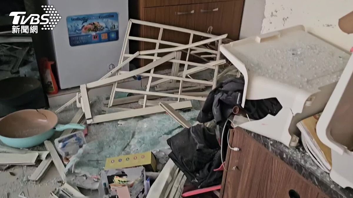 獨／板橋府中商圈氣爆！距離僅6公尺「受災戶慘況曝」　牆變形、鎖頭壞