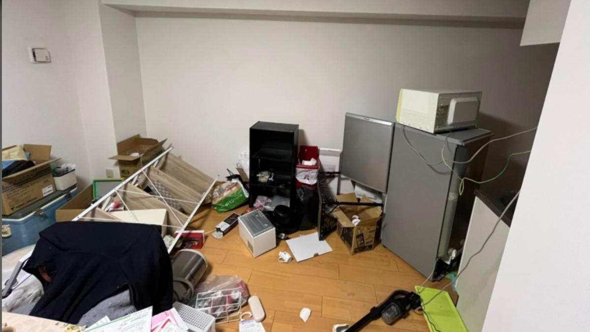 日本青森7.6地震後房屋起火、道路坍塌汽車墜 櫃子冰箱全移位