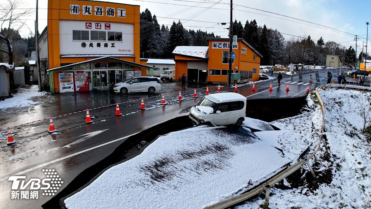 有片／青森強震北海道居民深夜避難　新千歲機場天花板掉落