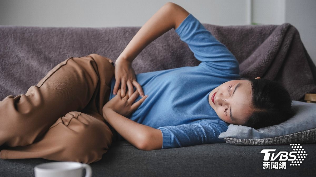 41歲女肚臍突痛竟是疝氣！微創修補助懷孕　醫示警關鍵症狀