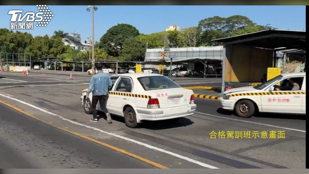 非當事駕訓班教練示範跟車指導畫面（圖／TVBS）