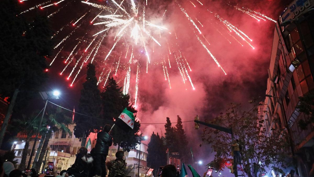 推翻獨裁周年 敘閱兵慶祝 百萬難民歸國 重建艱鉅