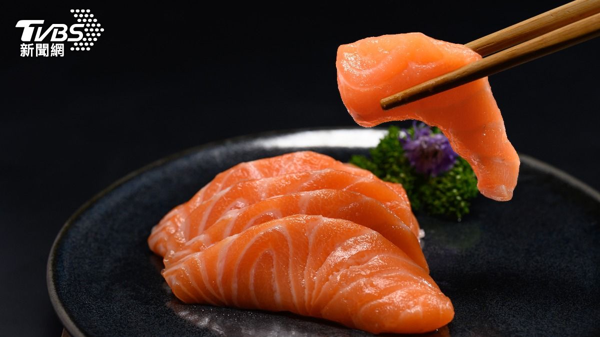 放20分鐘細菌狂飆!生魚片「3大風險」曝 專家:千萬別回凍