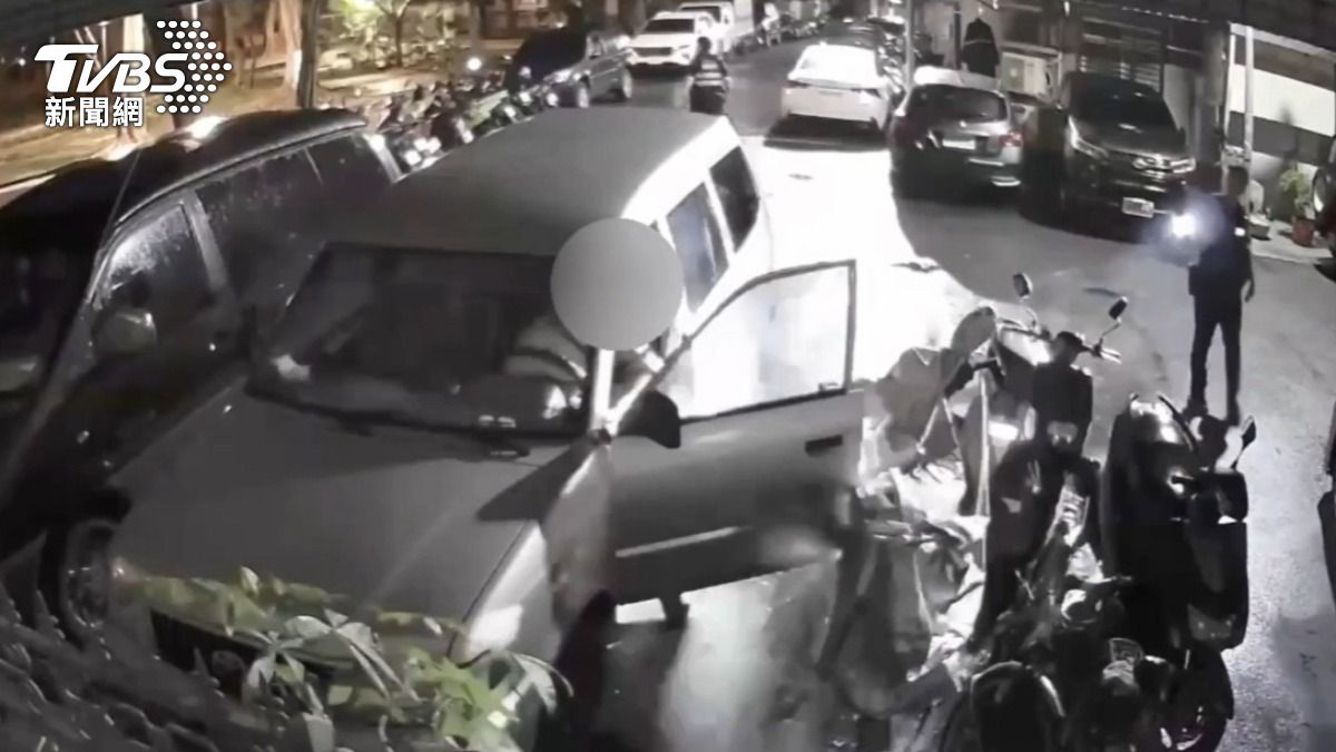 北市內湖連續竊案！專搜刮未上鎖汽車　笨賊不知警全程盯