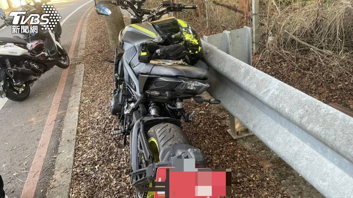 又是139線死亡彎道!重機騎士撞樹倒地無心跳 50萬車毀了