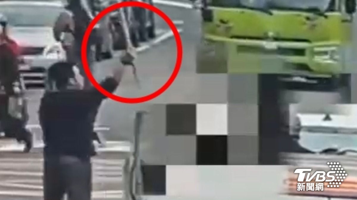 男子返回車內拿球棒,警方表示已涉犯恐嚇罪並通知其到案說明。(圖/TVBS) 圖/男子返回車內拿球棒,警方表示已涉犯恐嚇罪並通知其到案說明。(TVBS 提供)