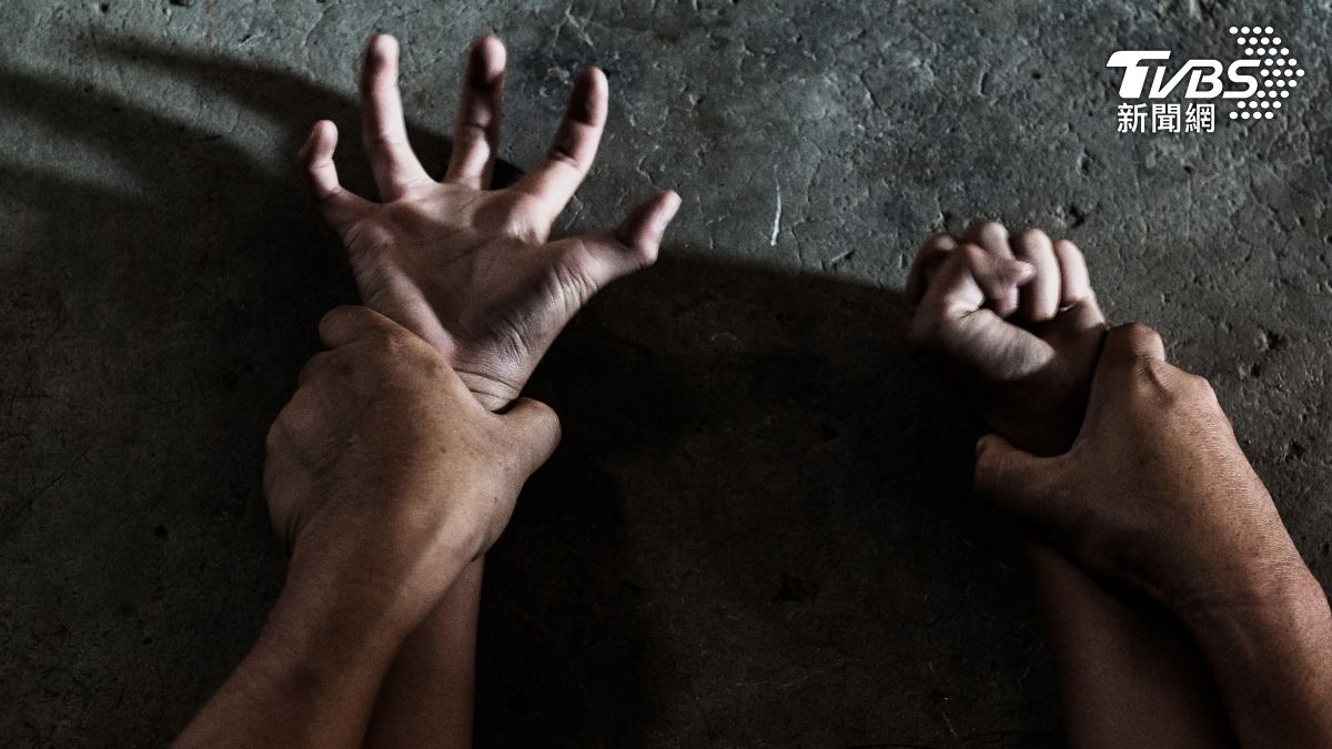 28歲男醫餐廳廁所想硬上女性好友　落網辯：囚禁而已