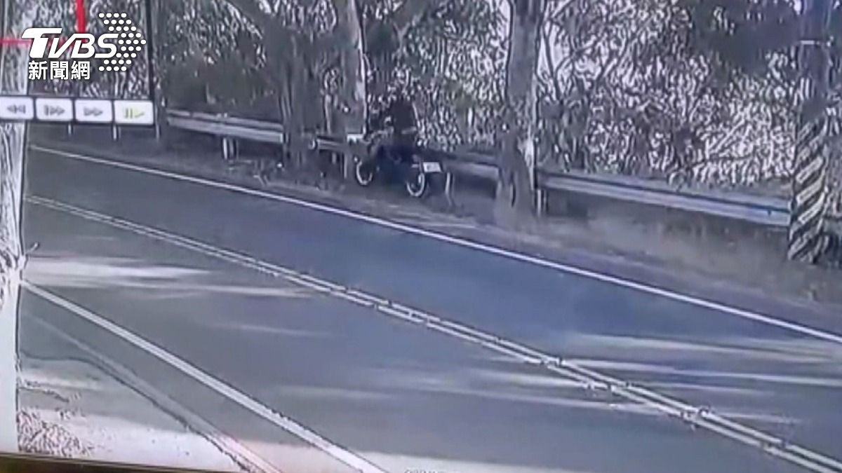 彰化139縣道再出事!22男騎重機過「死亡彎道」自撞路樹 險命危