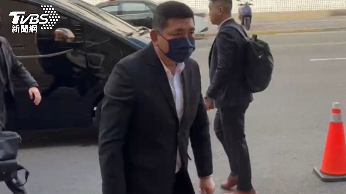 NONO遭6女控性侵僅1案「判2年半」 二審今開庭搭保母車現身