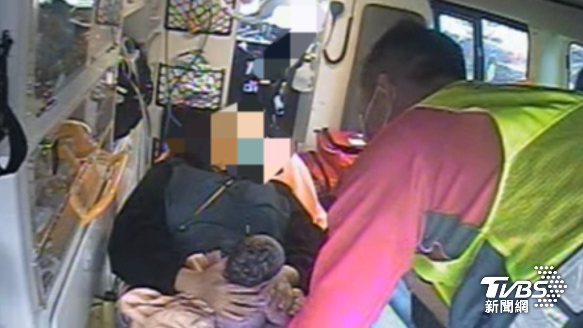 校門口急產驚魄!四寶媽「突臨盆」 幼兒園主任秒變接生員