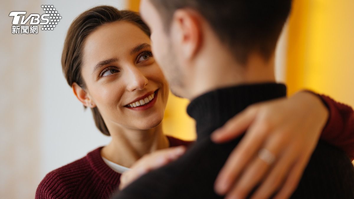 親密互動竟只排第三!網友票選「非單越界行為」TOP8 秒惹火另一半