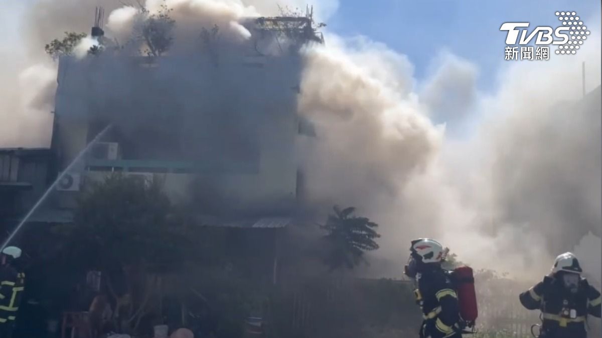 有片/南投婦忘了在煮飯就出門!家猛竄煙陷火海 尪險被燒死