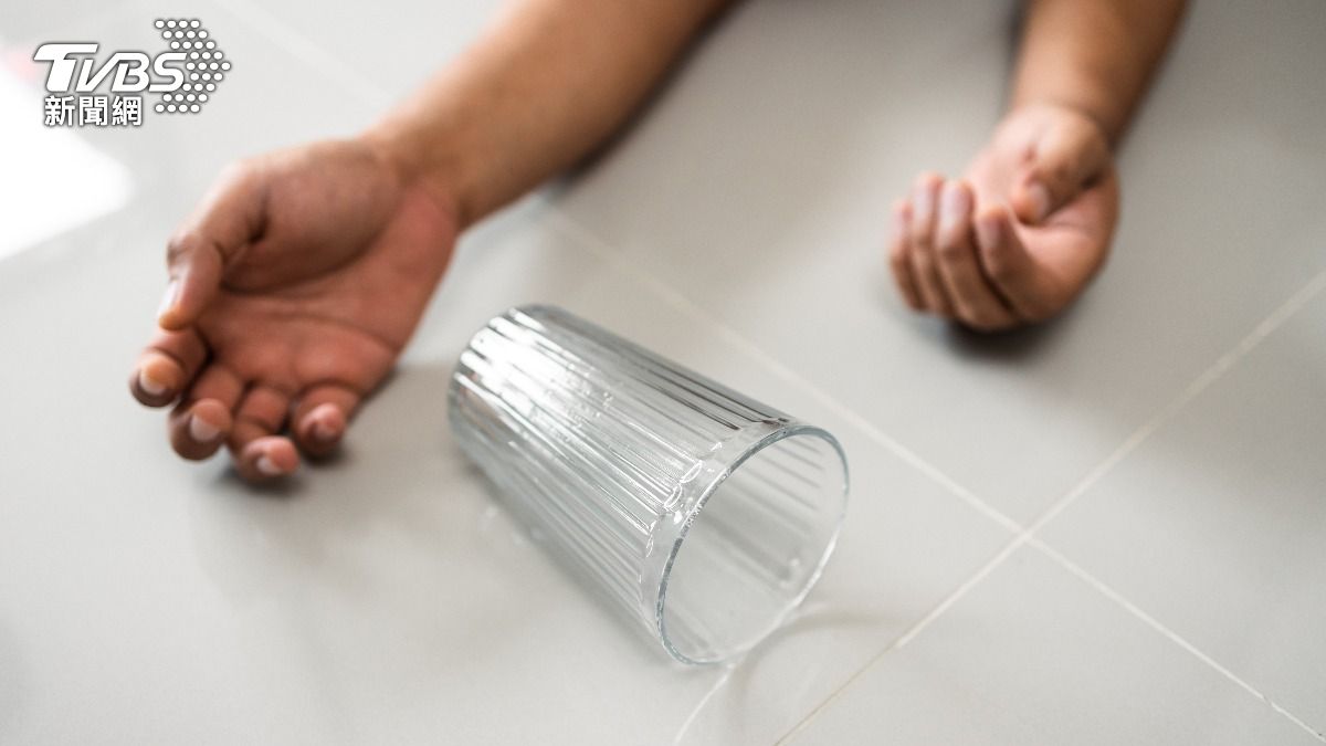 50歲日男房內猝死!妻女聞惡臭才發現 遺體「腐成綠皮湧蛆蟲」