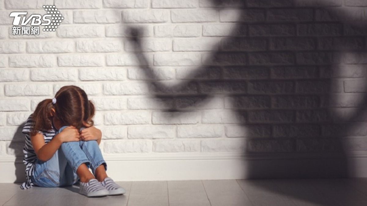 向母炫耀拿到糖！5歲童笑喊「碰到教練下體」　揪出戀童累犯