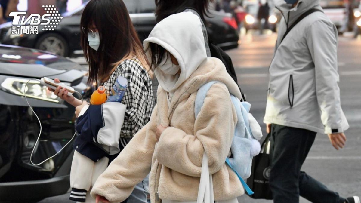 天氣/週末急凍!冷氣團來襲「體感僅7度」 中部以北高山有望見雪