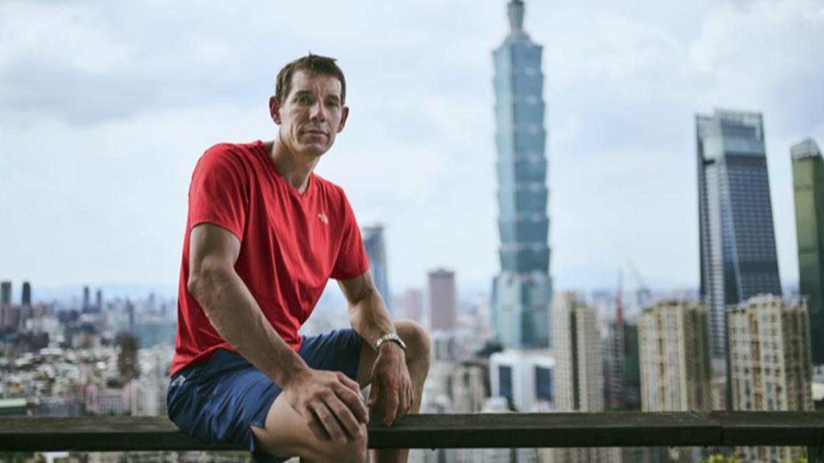 「徒手零繩索挑戰台北101」攀岩之神挑戰508米生死極限 Netflix全程直播