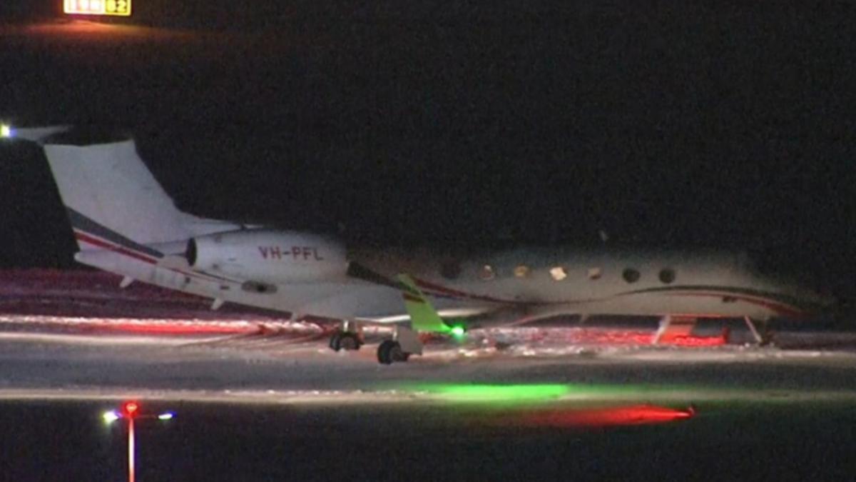 快訊/北海道新千歲機場小飛機降落失敗 衝出跑道卡雪堆