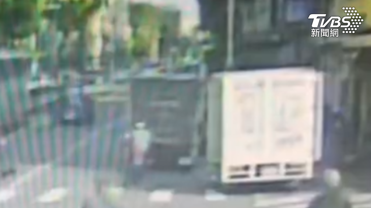 從警逾30年…警打詐調監視器途中 自撞違停貨車亡