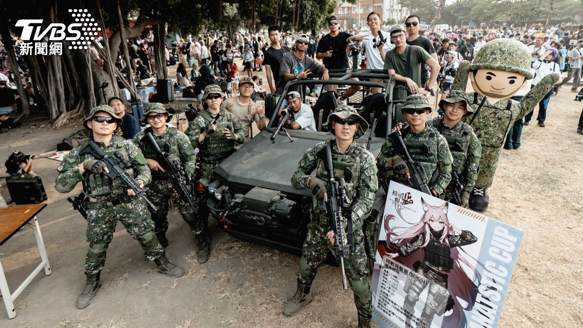 高雄駁二動漫祭x軍武震撼登場 雲豹戰車、黑鷹直升機超吸睛