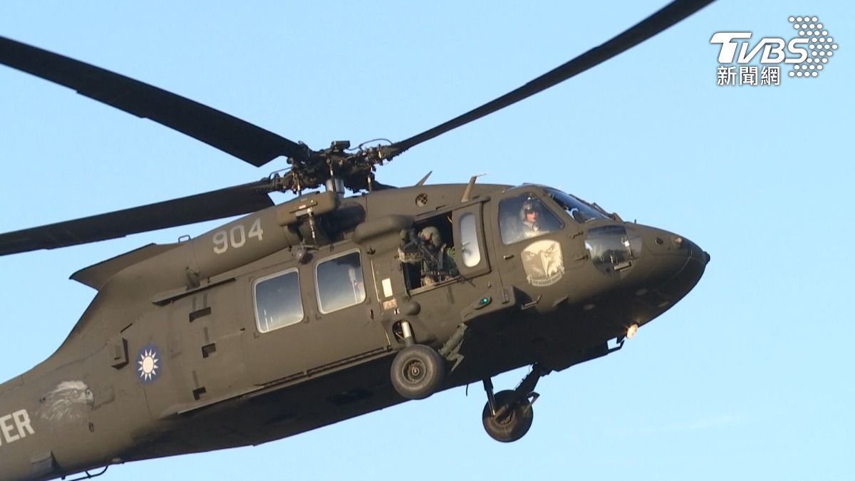 射手窗架機槍現身「駁二」!「黑鷹」現身高市區原因曝光