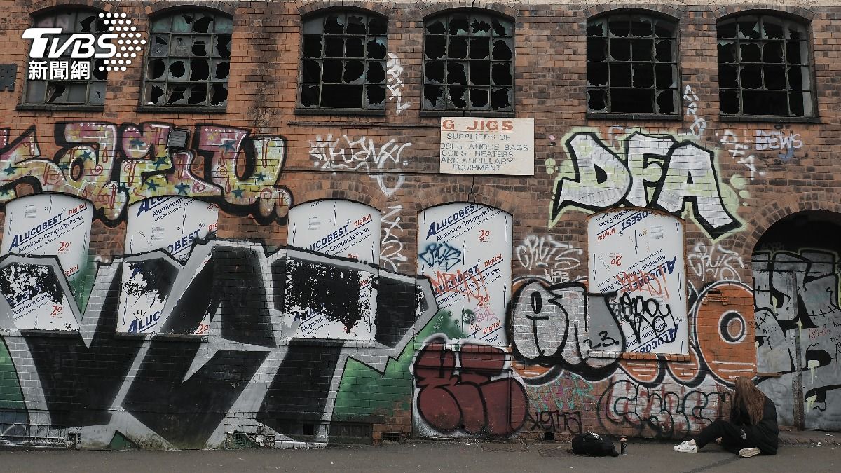 倫敦人台化?亂吐檳榔汁染紅街道 清潔隊崩潰