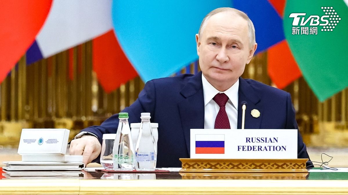 麥克風出包!普欽「失聲34秒」 皺眉張望畫面遭調侃